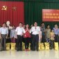 Tặng quà cho hộ gia đình có hoàn cảnh đặc biệt khó khăn xã Đồng Lương